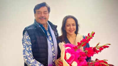 Shatrughan Sinha extended warm wishes to Hema Malini on her new home, sharing delightful moments and South Indian cuisine. He also recently celebrated filmmaker Subhash Ghai's birthday and shared New Year's greetings with his family. Sinha previously paid tribute to former PM Atal Bihari Vajpayee on his birth anniversary, remembering him as a mentor. Shatrughan Sinha visits Hema Malini's new house in Delhi, enjoys South Indian cuisine
