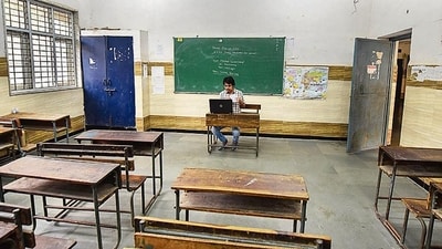 Bengal para-teachers hold protest march in Kolkata over pay hike, stage sit-in for 5 hrs (File photo/ PTI)