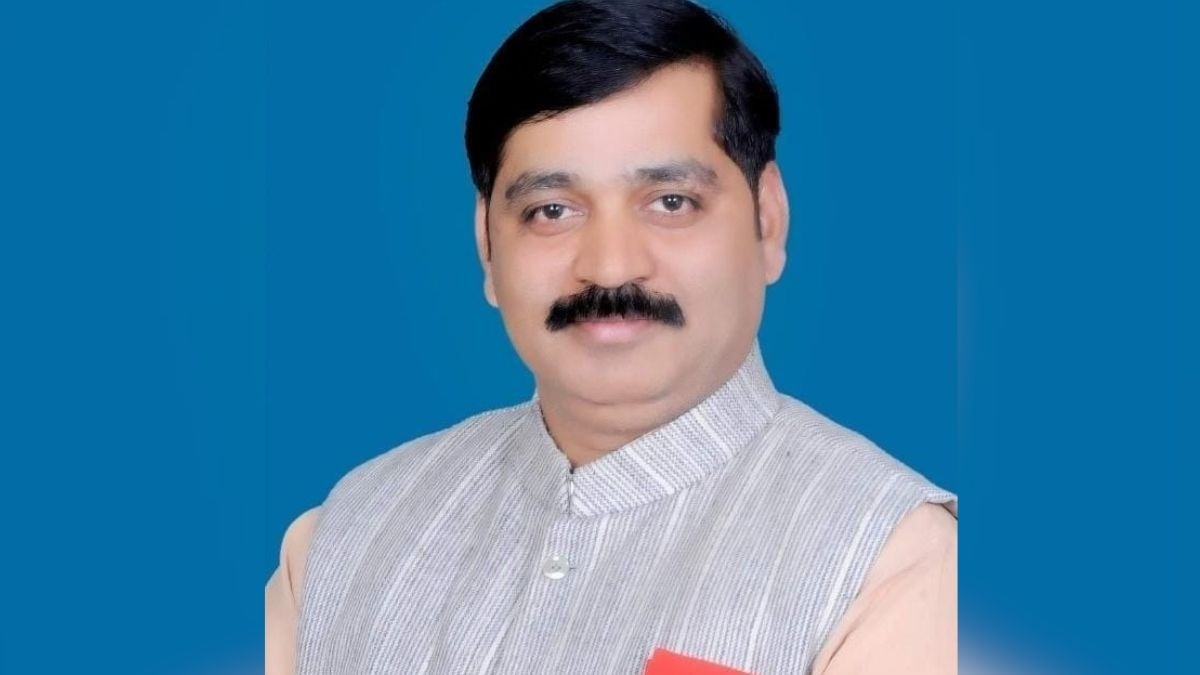 सपा प्रवक्ता मनोज यादव को खोजने में पुलिस जुटी है (Photo: Facebook @Manoj8889) सपा प्रवक्ता मनोज यादव को खोजने में पुलिस जुटी है (Photo: Facebook @Manoj8889)