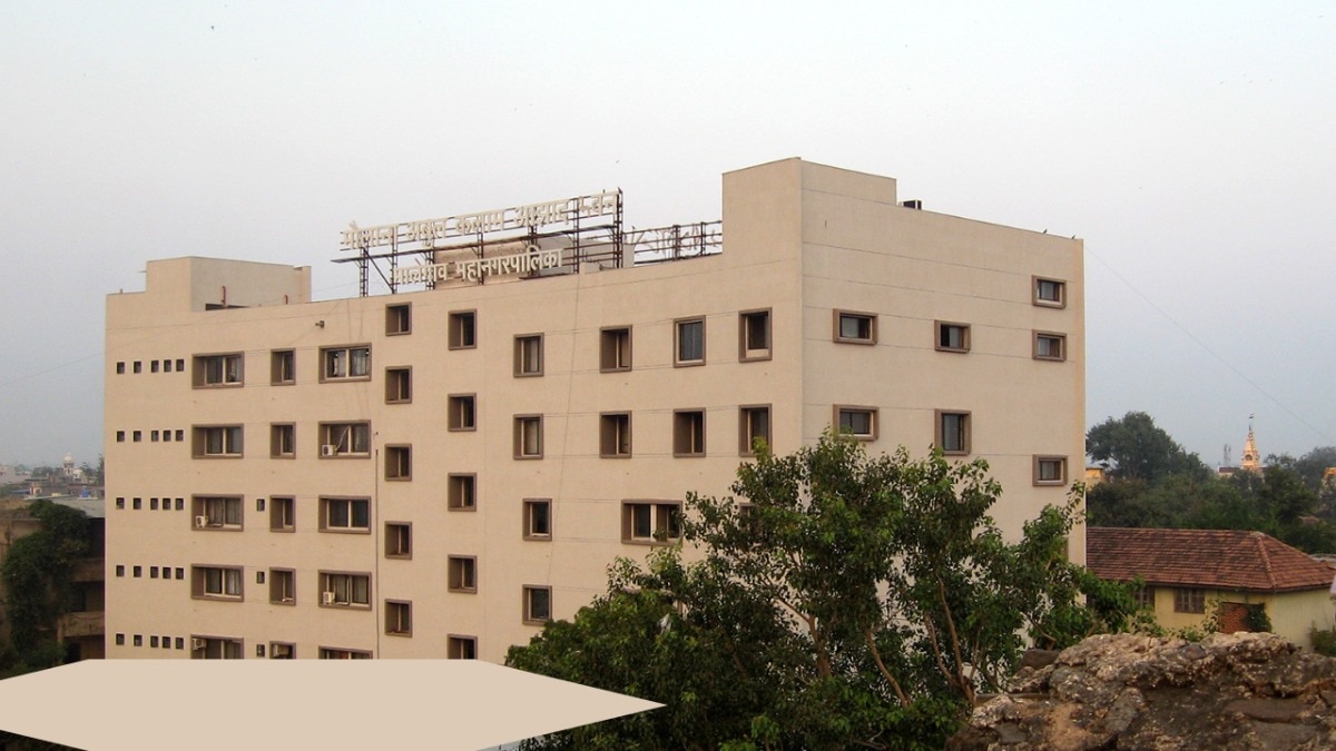 मालेगांव में डिप्टी मेयर के ऑफिस में टीपू सुल्तान की तस्वीर लगाए जाने से राजनीति गरमा गई. (File Photo) मालेगांव में डिप्टी मेयर के ऑफिस में टीपू सुल्तान की तस्वीर लगाए जाने से राजनीति गरमा गई. (File Photo)