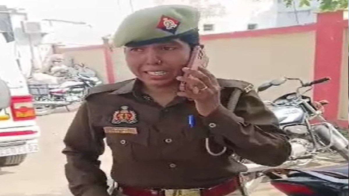 महिला कांस्टेबल ने DIG ऑफिस में पहुंचकर सुनाई आपबीती (Photo: Screengrab) महिला कांस्टेबल ने DIG ऑफिस में पहुंचकर सुनाई आपबीती (Photo: Screengrab)