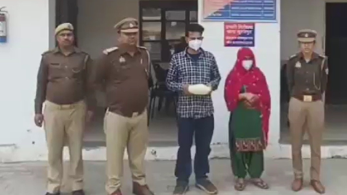 हत्या के आरोप में महिला प्रेमी के साथ गिरफ्तार (Photo: Screengrab) हत्या के आरोप में महिला प्रेमी के साथ गिरफ्तार (Photo: Screengrab)