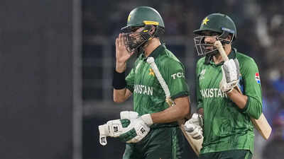 Awkward scenes in Colombo: Shaheen Afridi and Usman Tariq stand still as Team India snubs handshake - WATCH