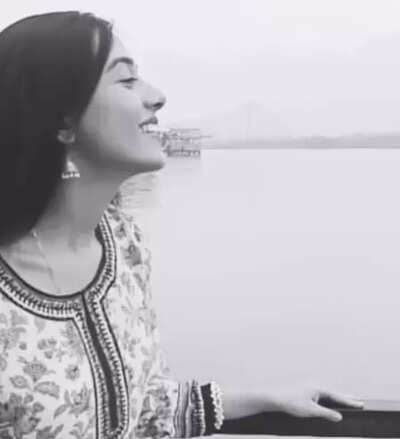 Amrita Rao pays tribute on Madhubala's birth anniversary; recreates iconic ‘Aaiye Meherbaan’ at Howrah Bridge