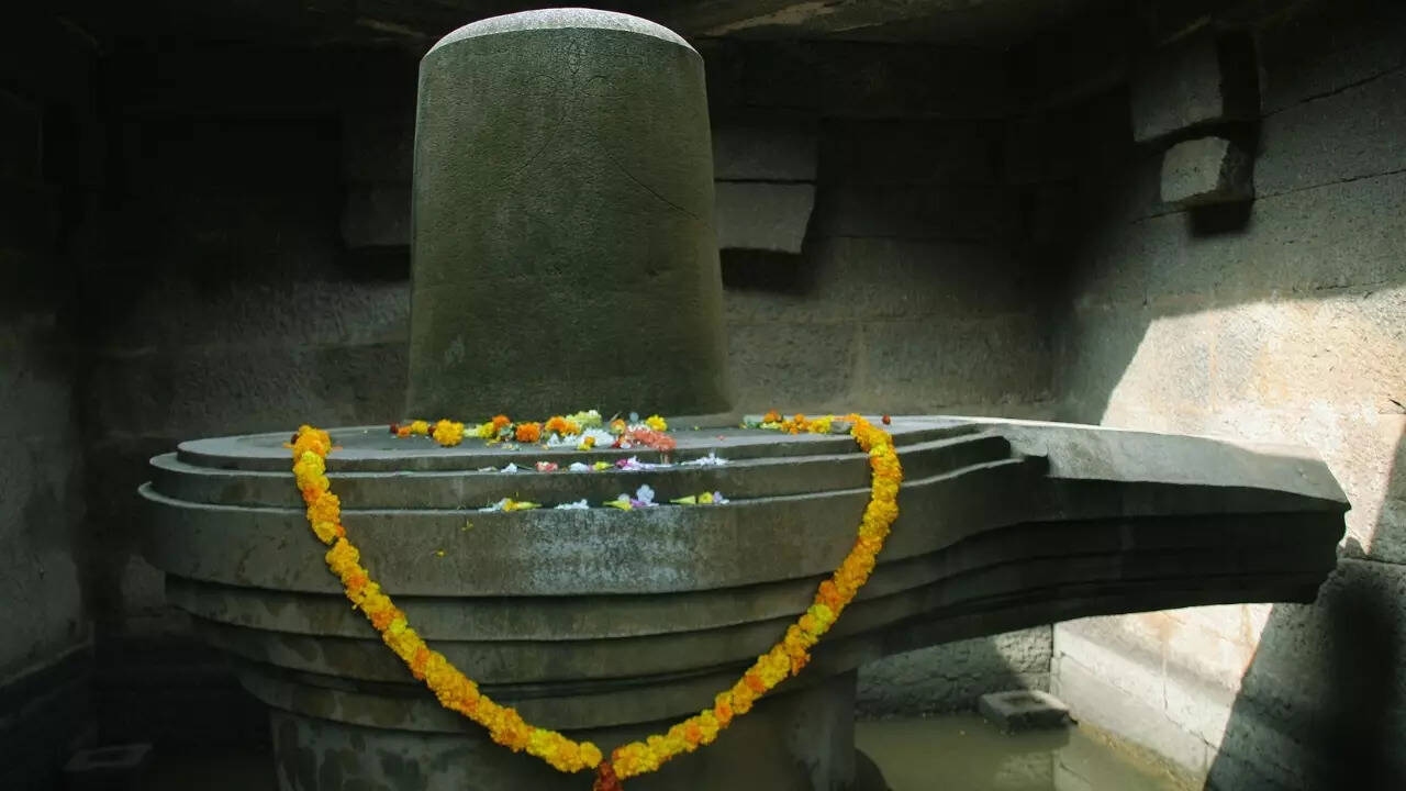 Badavilinga in Hampi, Karnataka