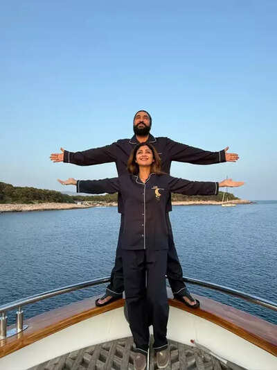 Shilpa Shetty recreates iconic 'Titanic' pose with Raj Kundra on Valentine’s Day