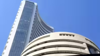 Sensex falls 559 pts on IT selloff