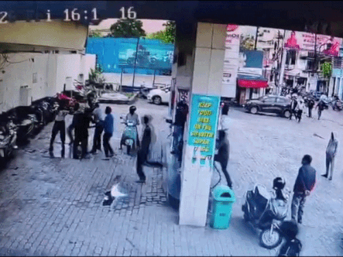 हल्द्वानी में पेट्रोल पंप कर्मचारी से मारपीट - Dainik Bhaskar