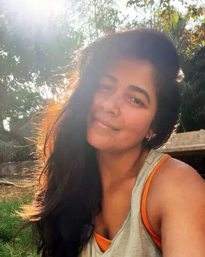 Mumbai, March 10 (IANS) Television actress Narayani Shastri shared a candid glimpse of her natural self as she shared a picture without any filter or makeup. Narayani Shastri embraces natural glow with 'no filter, no makeup' moment