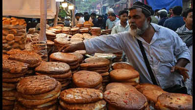 Zakaria St Ramzan bazaar turns heritage walk zone