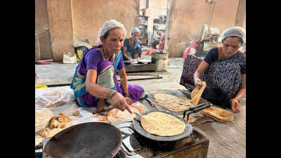 Commercial LPG shortage hits chapati makers supplying to hospitals, IT firms