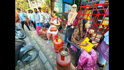 OTP-only LPG cylinder delivery, 96-hour deadline enforced by Pune district administration