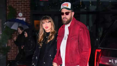 Travis Kelce's heart eyes for Taylor Swift have fans convinced she’s always around during podcast recordings