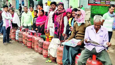 Energy crisis: Govt pushes for PNG connections, asks all ministries to assess demand