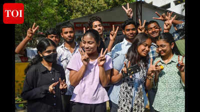 Nitish praises girls’ success in Intermediate exams