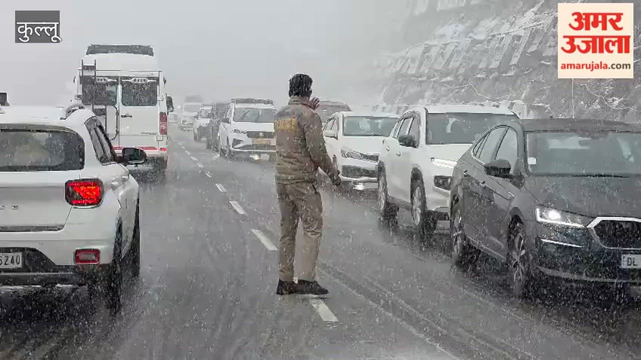 Manali Snowfall at Atal Tunnel advisory issued against traveling to upper regions