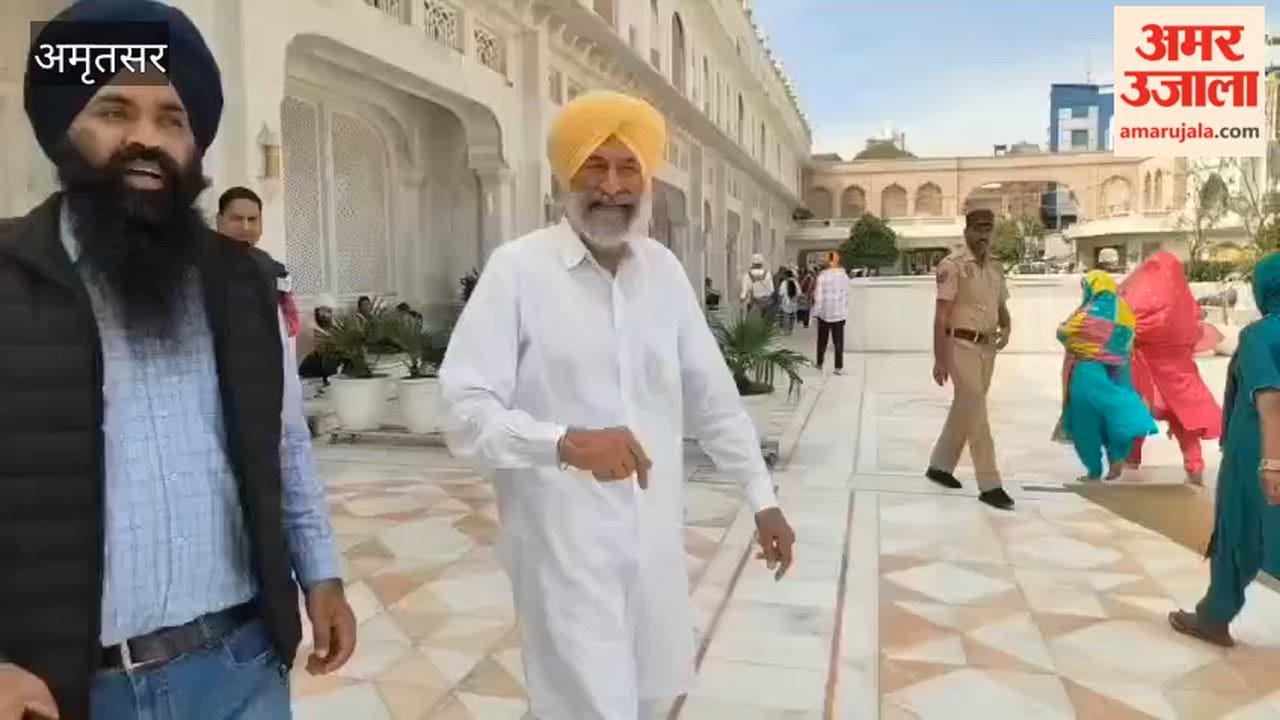 Balwinder Singh Bhunder pays obeisance at Sri Harmandir Sahib.