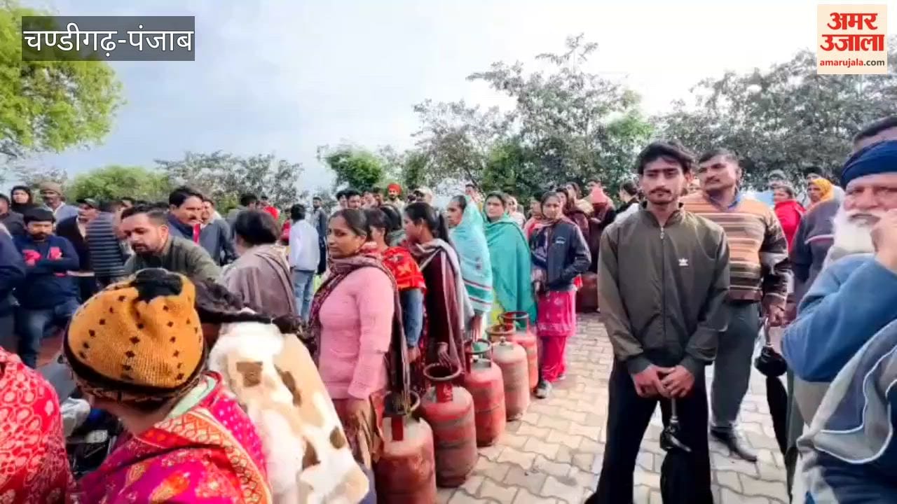 Minister Lal Chand Kataruchak inspected the Dinanagar Gas Service Center located at Taragarh.