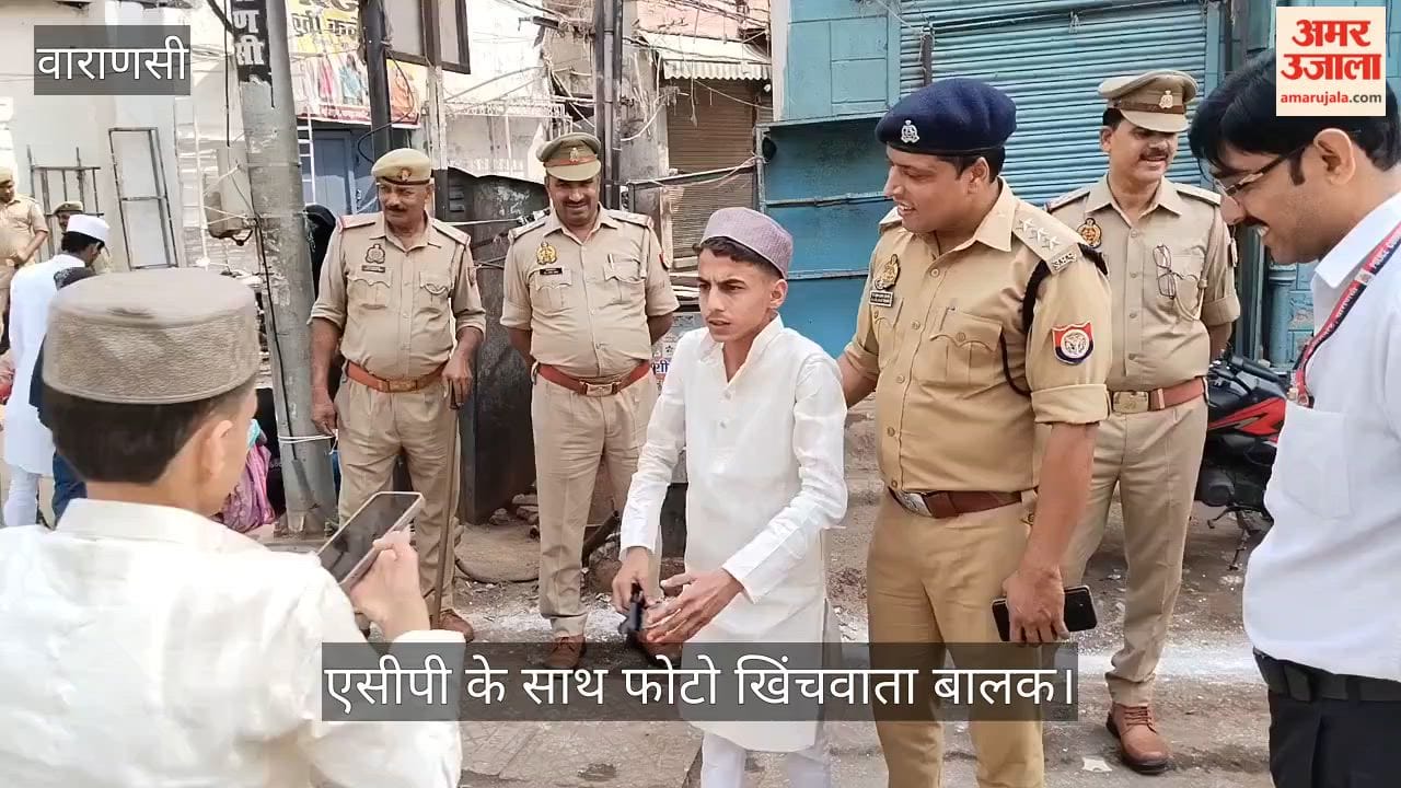 Eid celebrations young boy posed for photo with ACP of Dashashwamedh