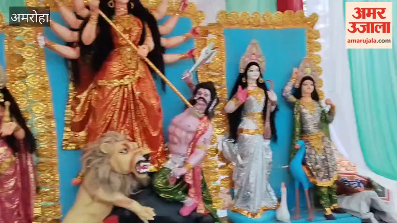 Captivating Statues of Deities Crafted Using Straw and Clay