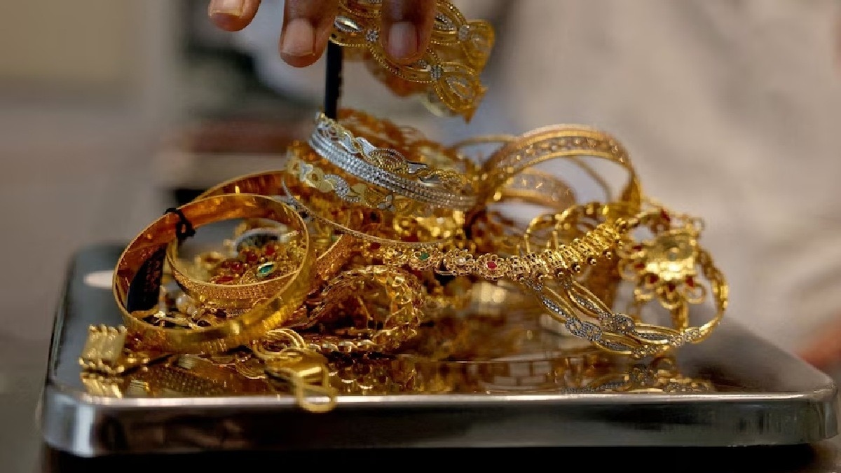 गेंहूं के बीच में पत्नी ने छुपाए लाखों के जेवर, किसान ने बेच दिया पूरा बोरा (Photo: representational image)