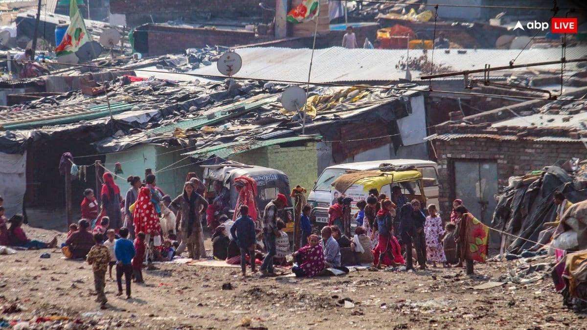 Haldwani Banbhoolpura Encroachment Case Supreme Court directs to vacant disputed land for Railway Project affected people can appy for PM Awas Yojana ann सुप्रीम कोर्ट का आदेश: हल्द्वानी में रेलवे प्रोजेक्ट के लिए खाली करवाई जाएगी जमीन, वहां बसे 5 हज़ार परिवार कर सकेंगे पीएम आवास के लिए आवेदन