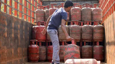 Bengaluru eateries face LPG supply disruption amid West Asia tensions, warn of shutdown