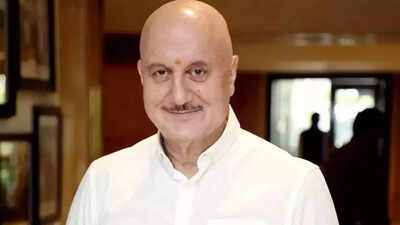 Anupam Kher says people are ready to pay him money to get a hair transplant: 'Main woh rahunga hi nahi'