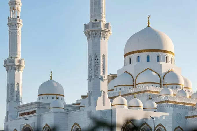 Eid ul Fitr 2026 Amid Iran vs US-Israel War Tensions: Dubai Opts for Mosque-Only Prayers Eid ul Fitr 2026 Amid Iran vs US-Israel War Tensions: Dubai Opts for Mosque-Only Prayers