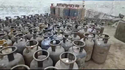 Gang involved in LPG cylinder hoarding in outer Delhi busted