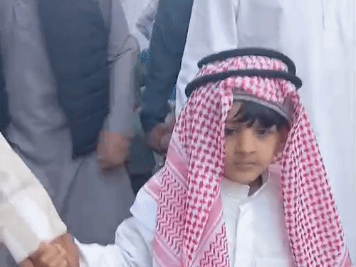 देहरादून में नमाज पढ़ने के लिए शेख की ड्रेस में पहुंचा बच्चा।