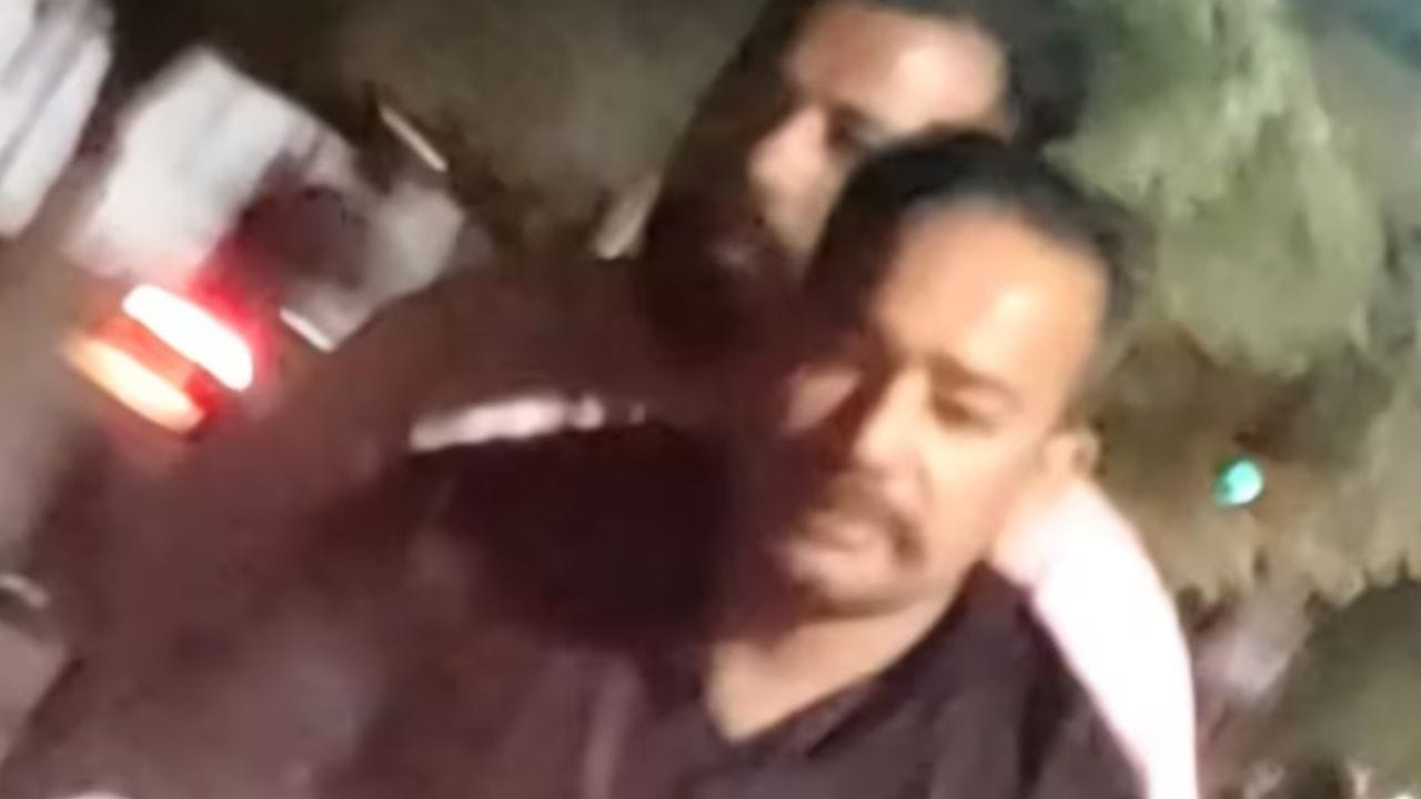 शर्मनाक! मनचलों ने 20 मिनट तक लड़की का पीछा किया, डरी-सहमी चिल्लाती रही; Video वायरल होते ही 2 अरेस्ट