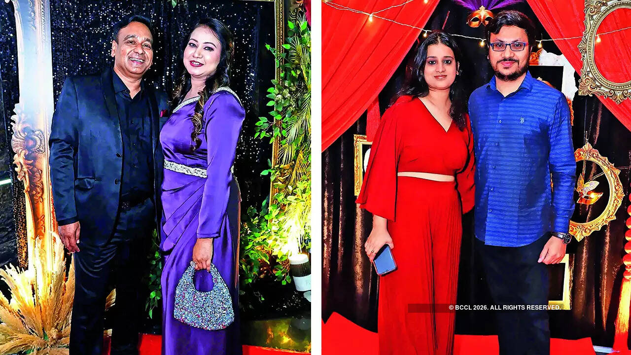 (L) Dr Manish Gupta and Dr Summi Garg (R) Ishita and Anshul Agarwal (L) Dr Manish Gupta and Dr Summi Garg (R) Ishita and Anshul Agarwal