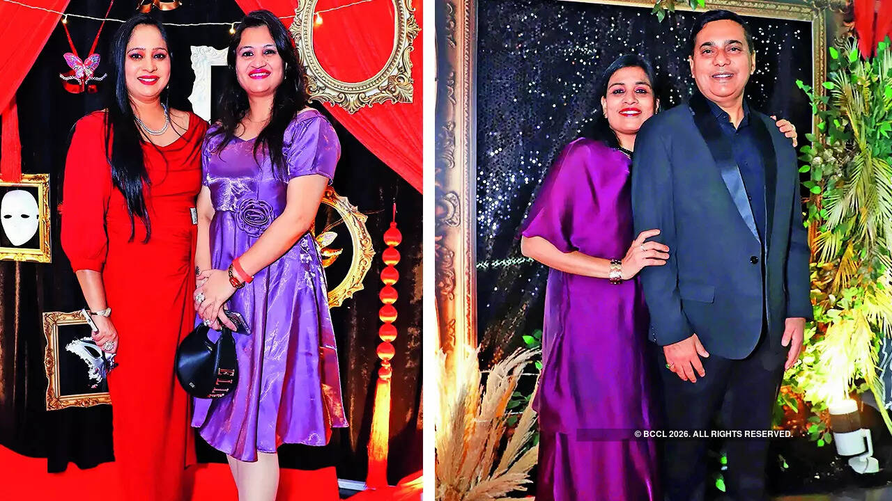 (L) Ritu Jindal and Radhika Mundhra (R) Sangeeta and Manish Jhawar (L) Ritu Jindal and Radhika Mundhra (R) Sangeeta and Manish Jhawar