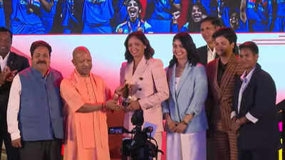 TOISA 2025: India women's cricket teams sweep Team of the Year awards