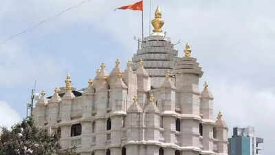 Mumbai's Siddhivinayak temple worker caught stealing money from donation boxes
