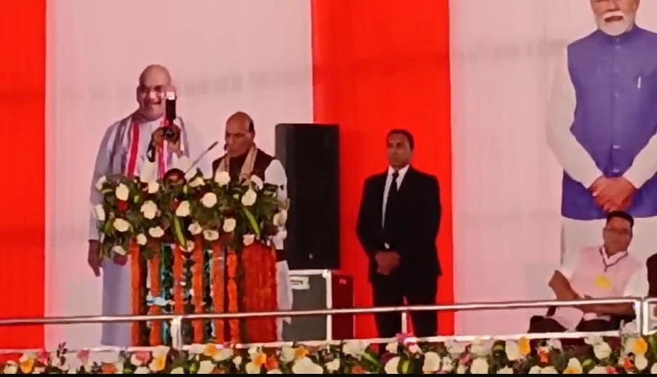 Defense Minister Rajnath Singh is addressing the Haldwani public meeting