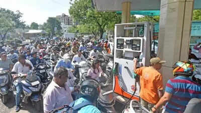Rumours fuel scramble at petrol pumps in Gujarat Fuel frenzy in Gujarat: Thousands rush to petrol pumps across cities amid shortage rumours