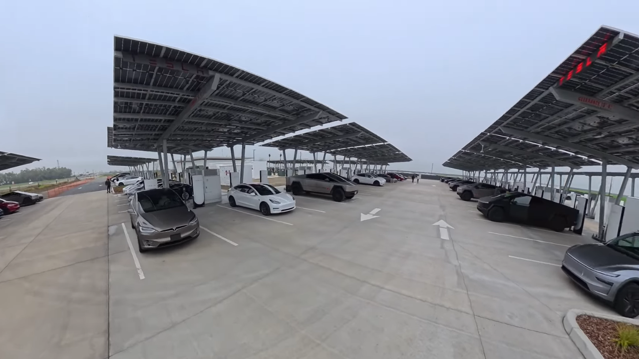 Tesla’s 11 MW Oasis Supercharger
