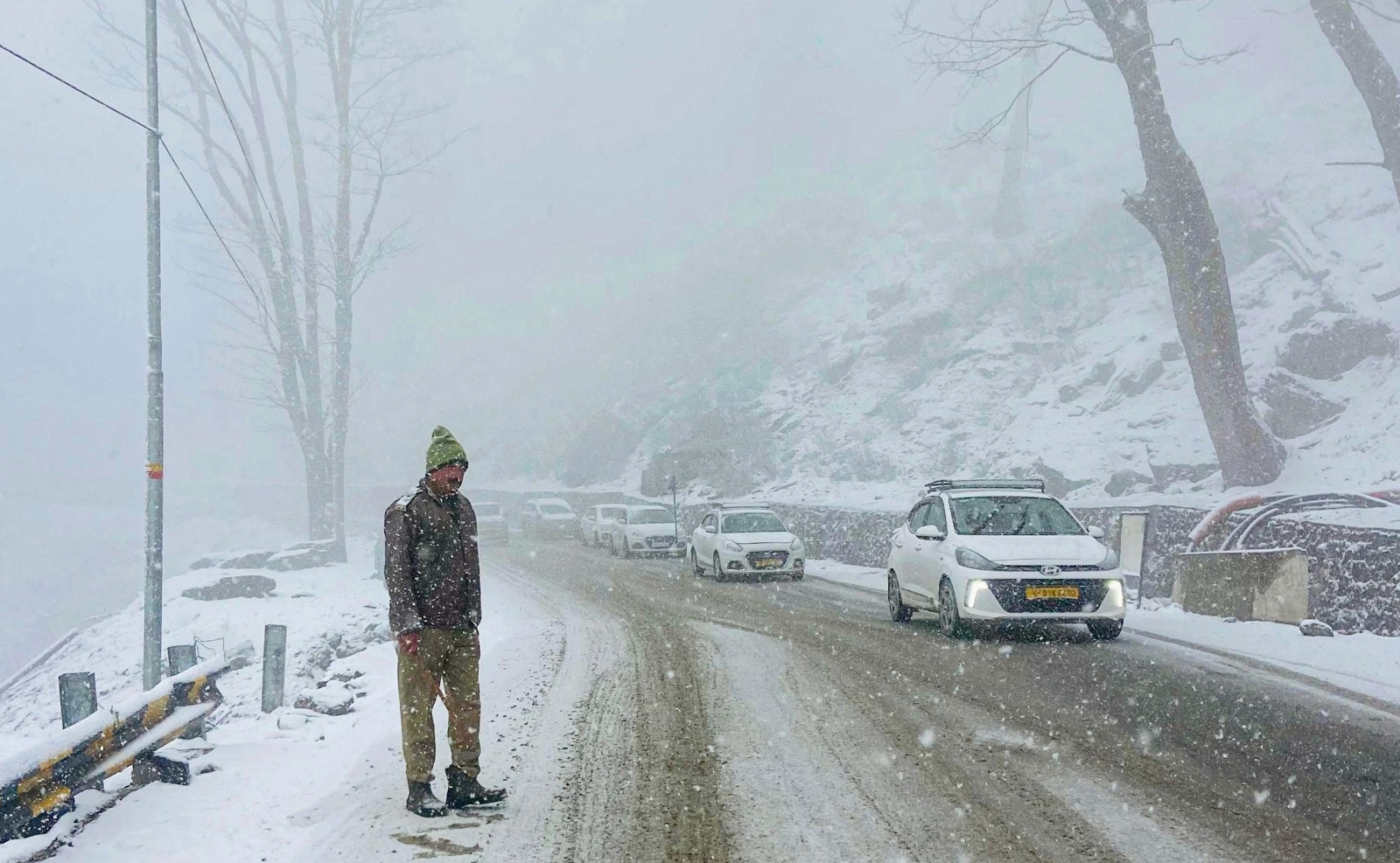 Heavy snowfall in Manali atal tunnel