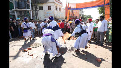 Devotees take out a procession from Naka Gurdwara Guru Tegh Bahadur anniv celebrated with reverence at city gurdwaras
