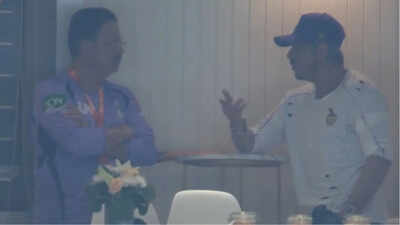 Photo/screengrab Trouble brewing? Shah Rukh Khan holds 'intense chat' with KKR CEO as team struggles vs PBKS - Watch