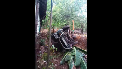 ‘Omkar’ causes havoc in Kadashi-Mopa area, damages vehicles